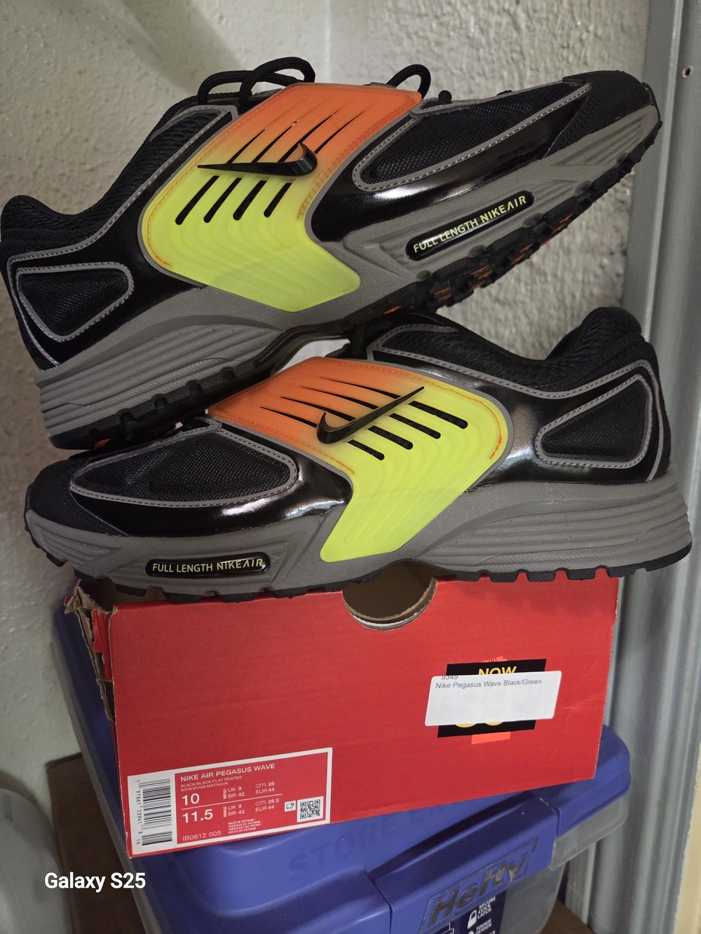 New With Box The Gateraid Collab.Nike Black Neon Yellow Orange Running Sneakers